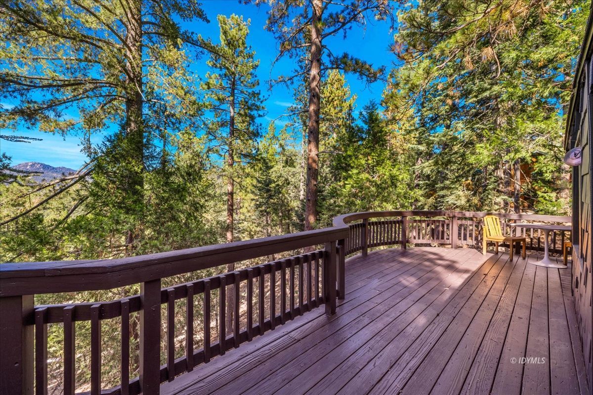 52983 Cedar Crest