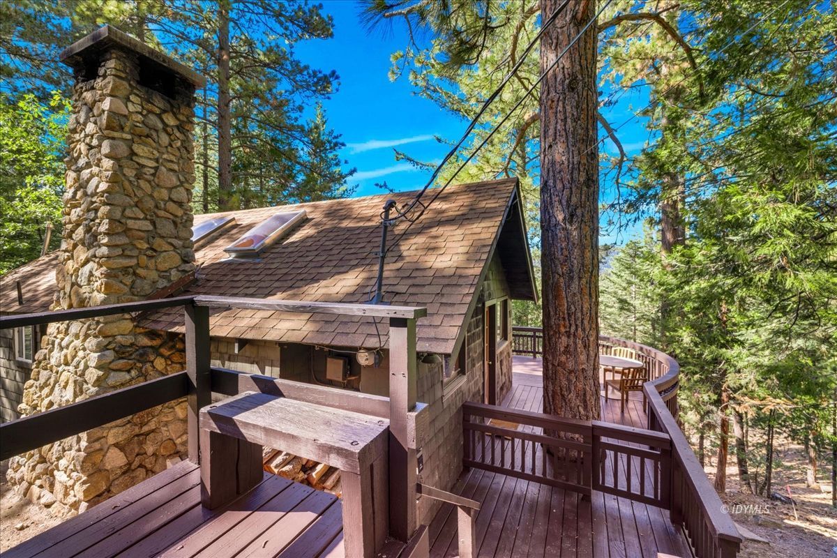 52983 Cedar Crest
