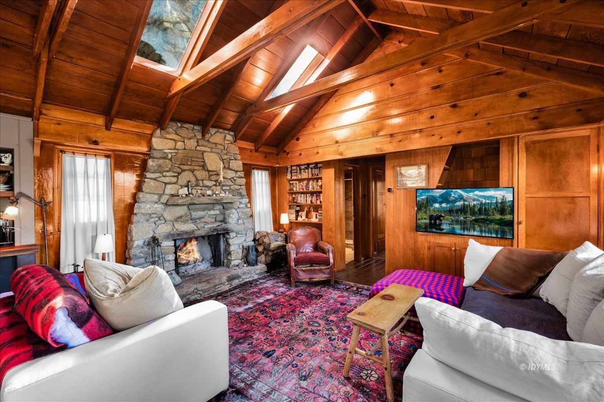52983 Cedar Crest