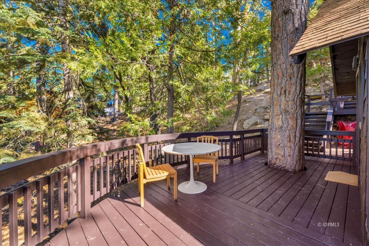 52983 Cedar Crest