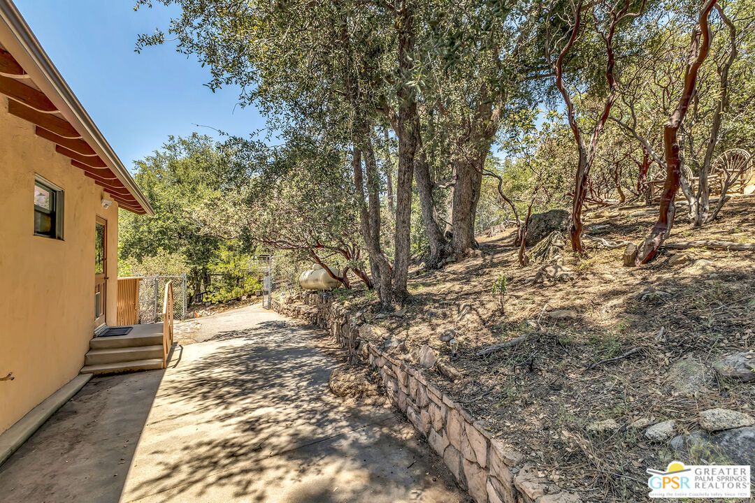 26540 Crestview Dr