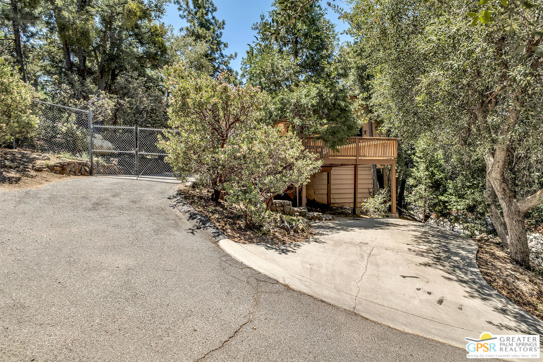 26540 Crestview Dr