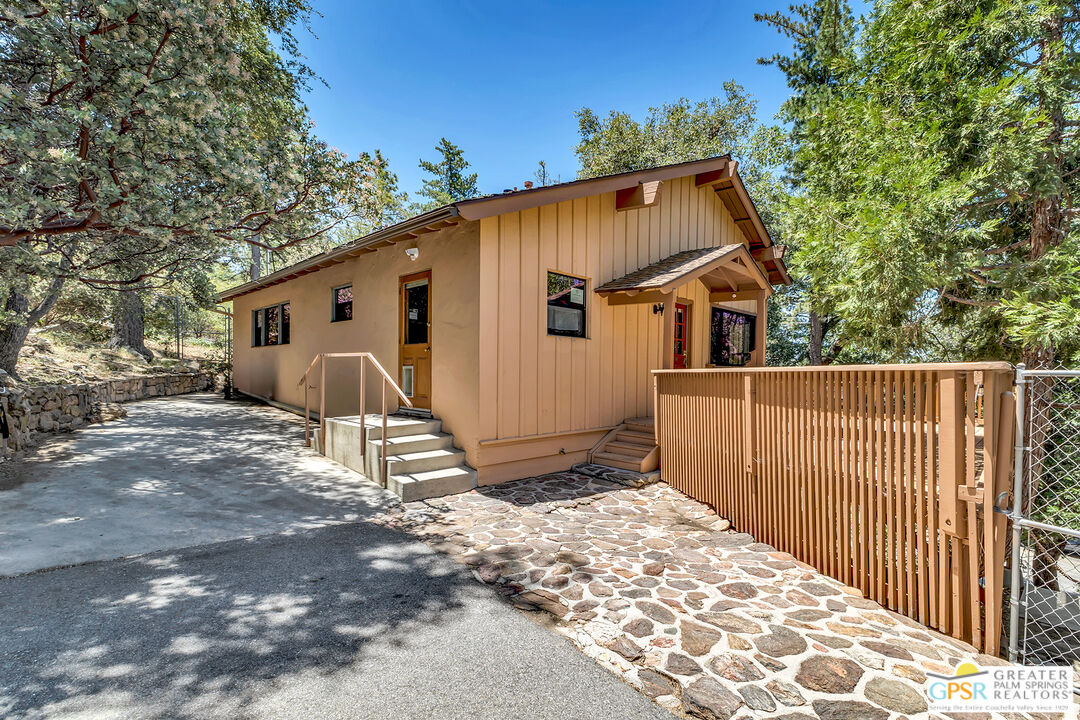 26540 Crestview Dr
