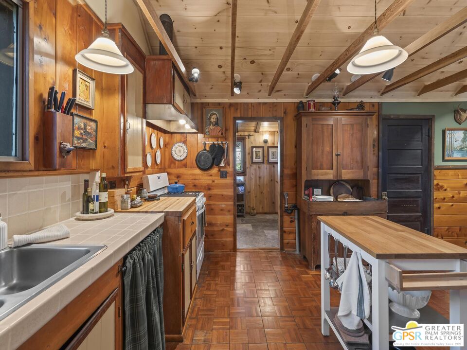 53241 Middle Ridge Dr