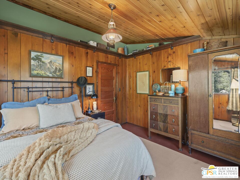 53241 Middle Ridge Dr