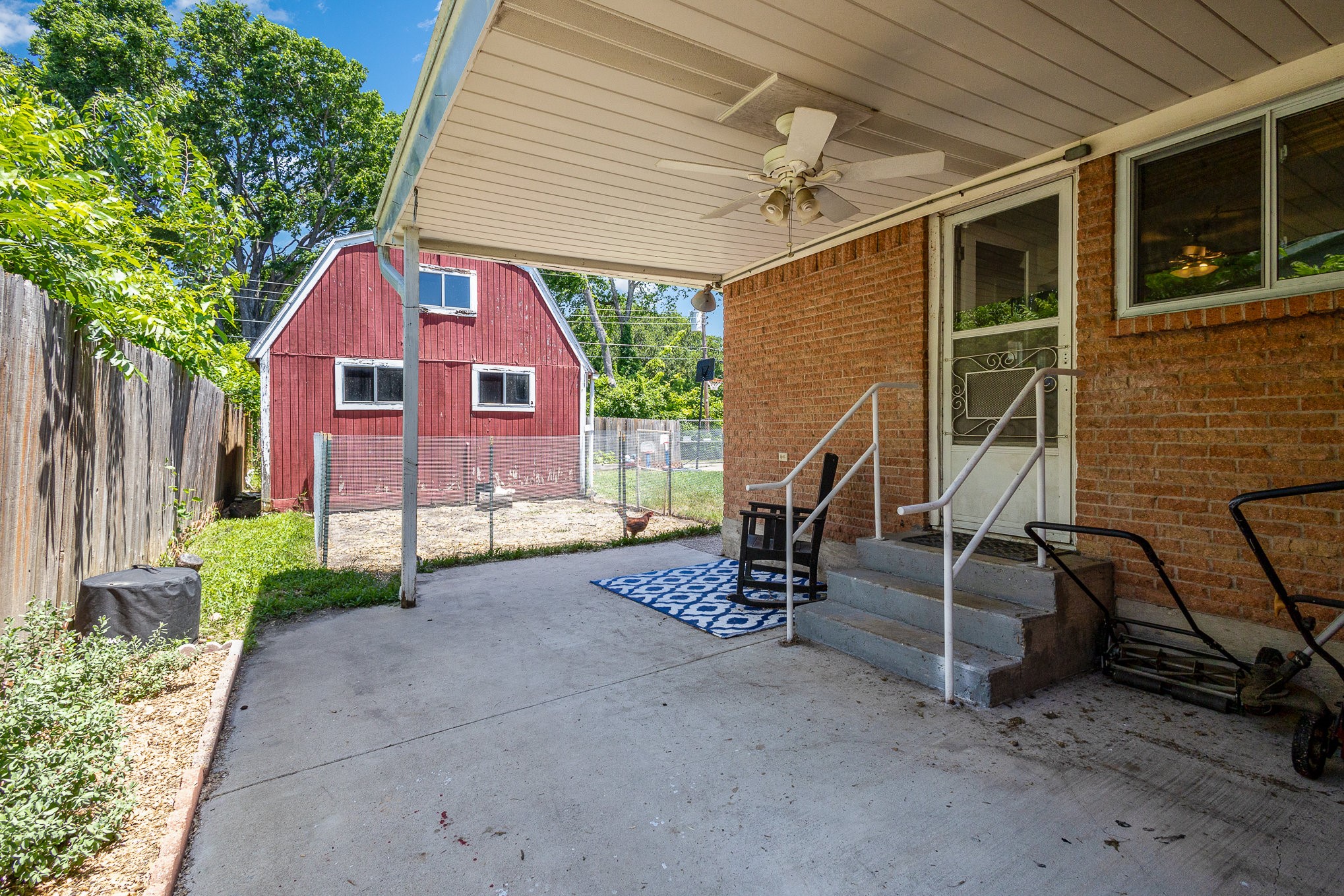 2813 Sanders Drive