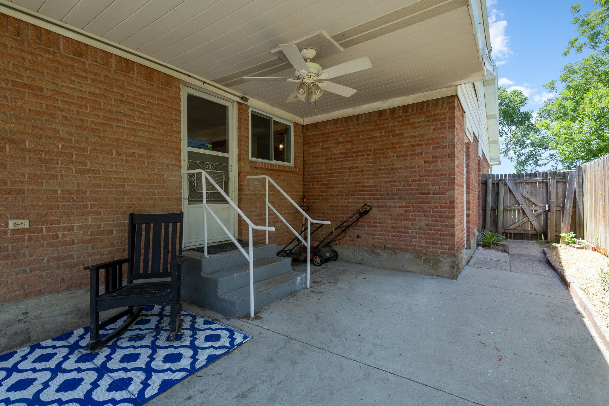 2813 Sanders Drive