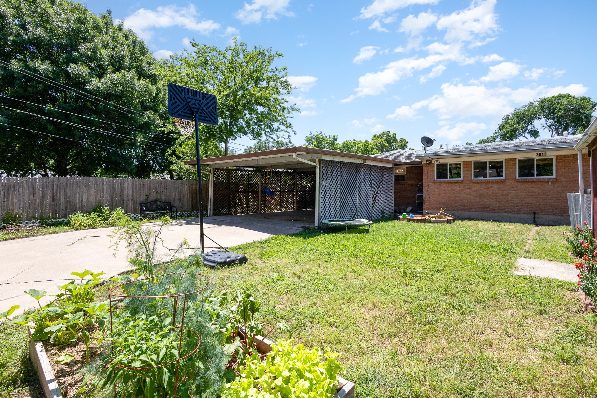 2813 Sanders Drive