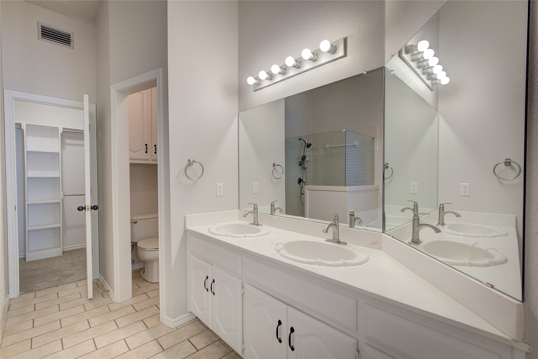 8718 Greenwood Trail