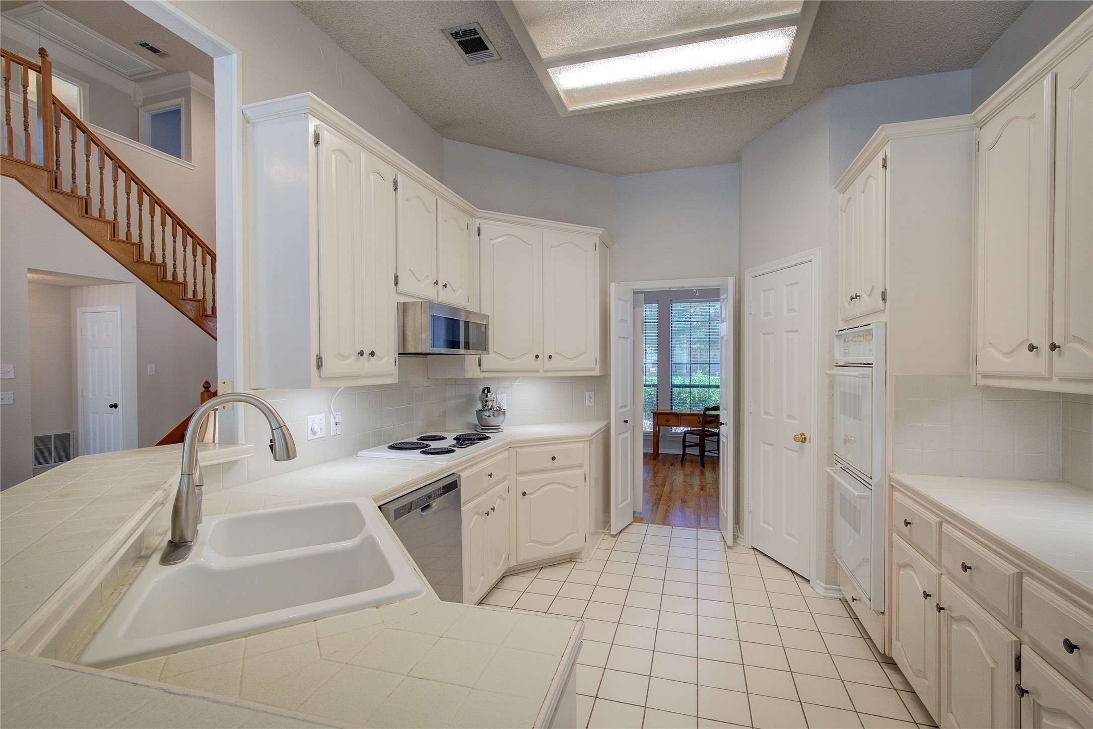 8718 Greenwood Trail