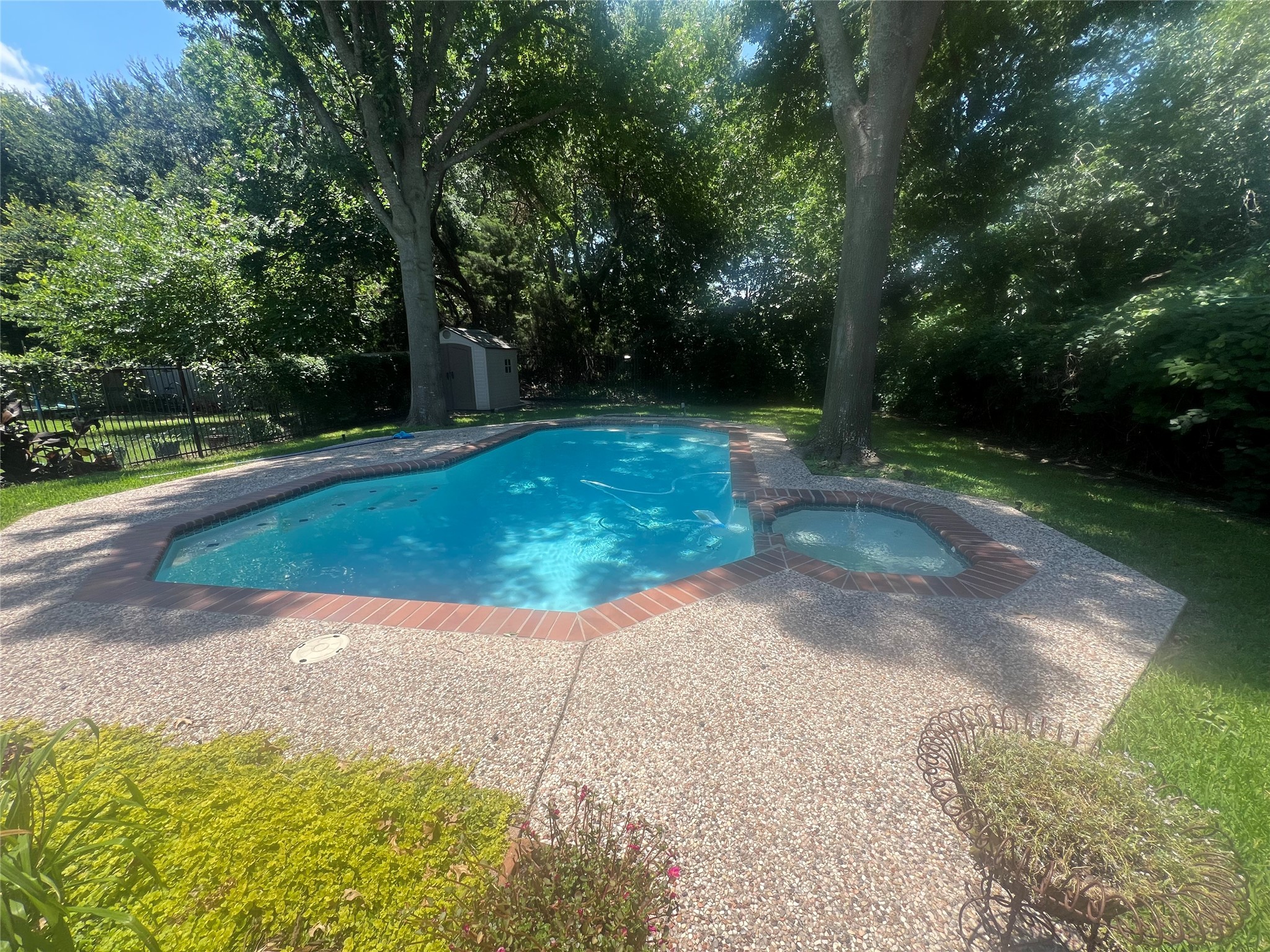 8718 Greenwood Trail