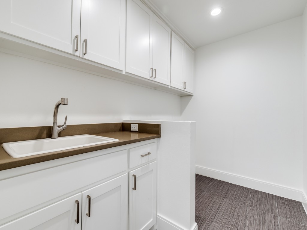 2400 Crown Knoll Lane