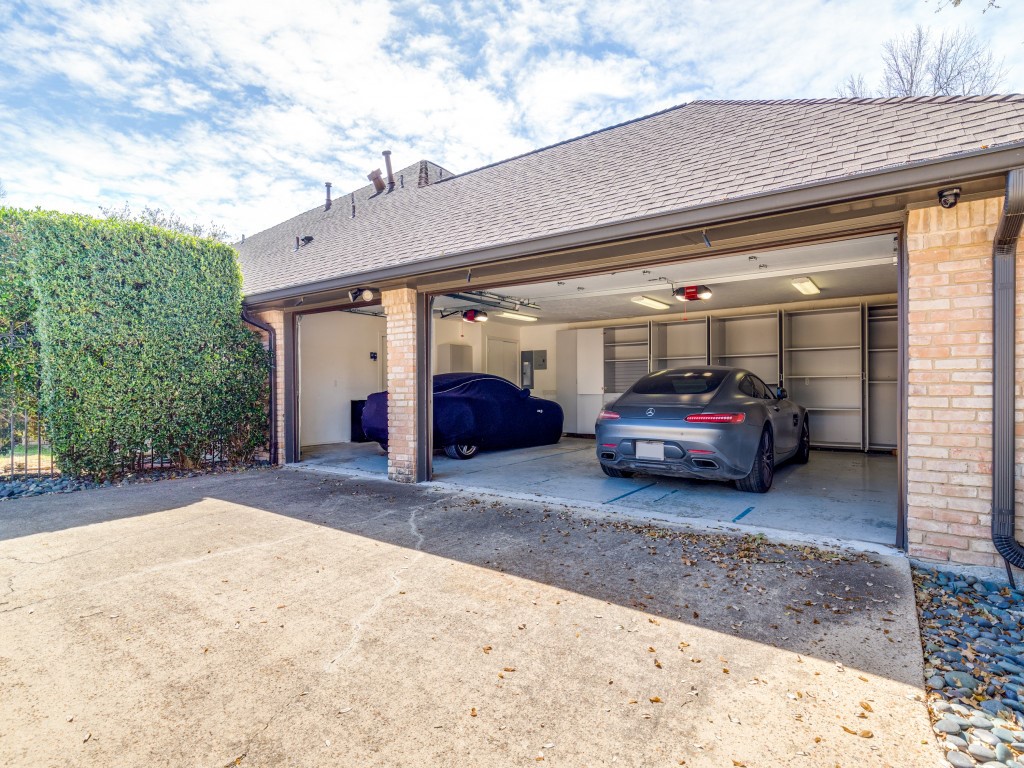 2400 Crown Knoll Lane