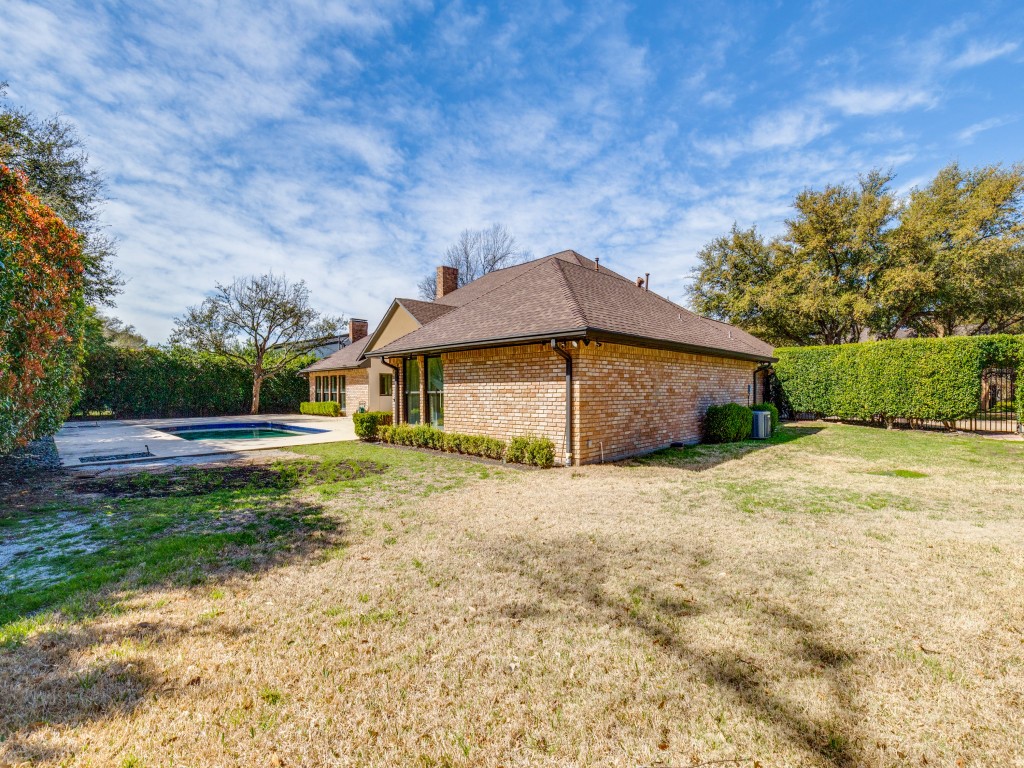 2400 Crown Knoll Lane