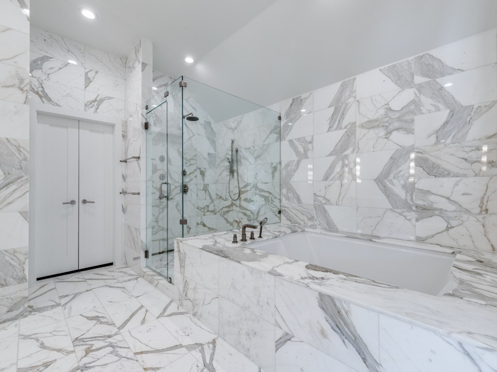 2400 Crown Knoll Lane