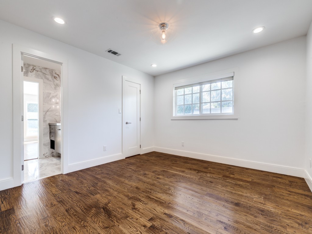 2400 Crown Knoll Lane