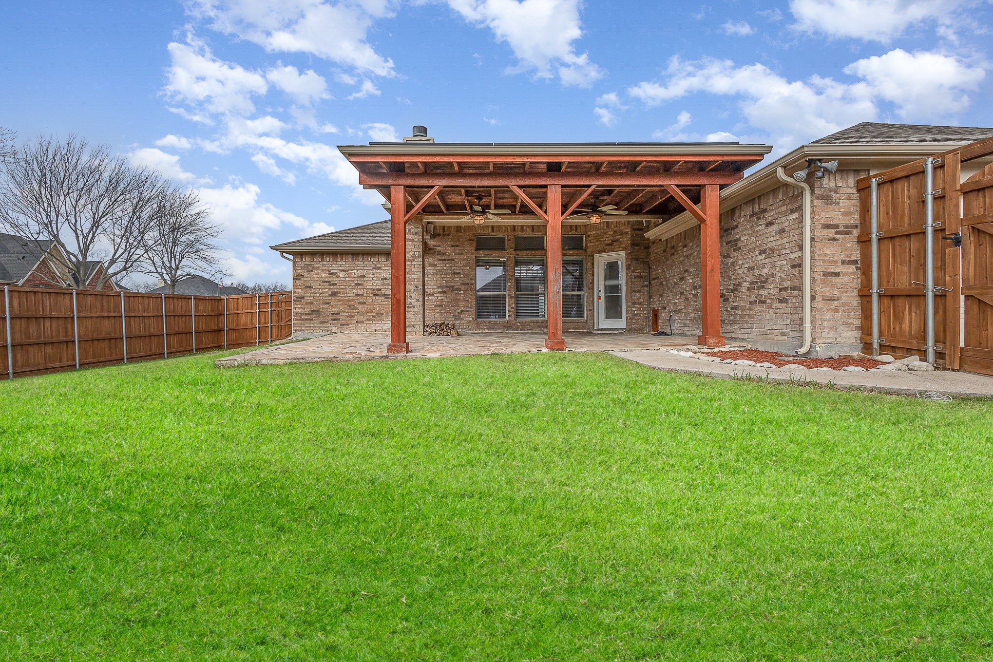 1200 Whispering Glen