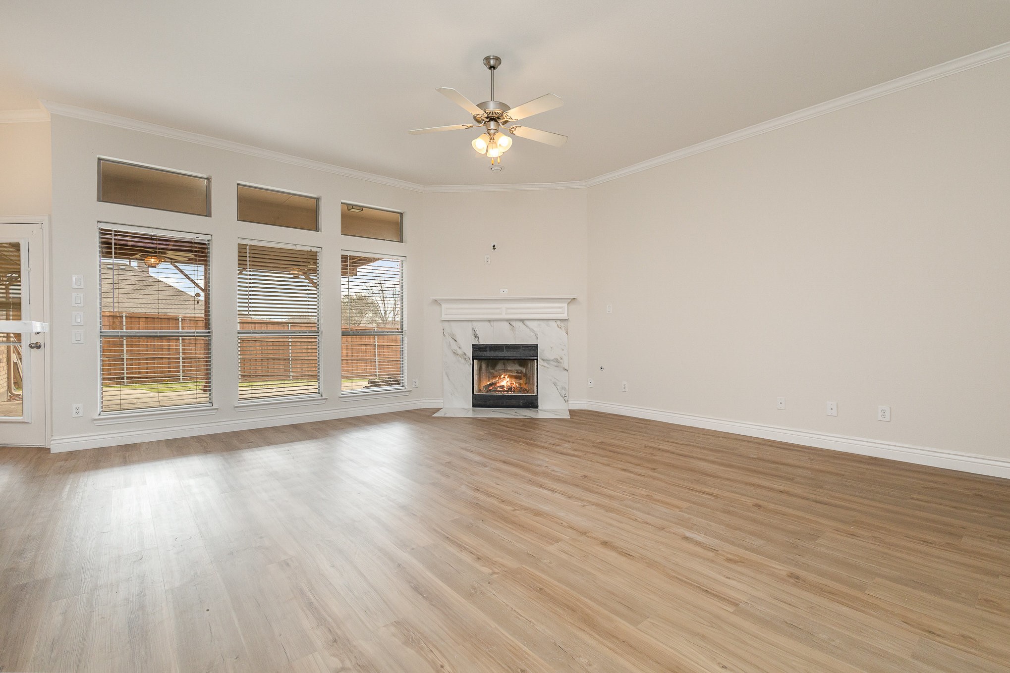 1200 Whispering Glen