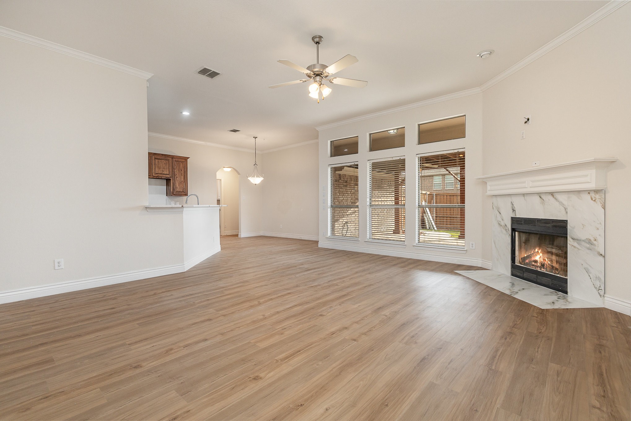 1200 Whispering Glen