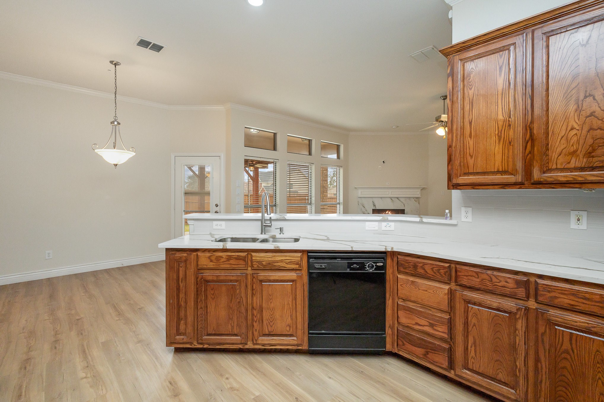 1200 Whispering Glen