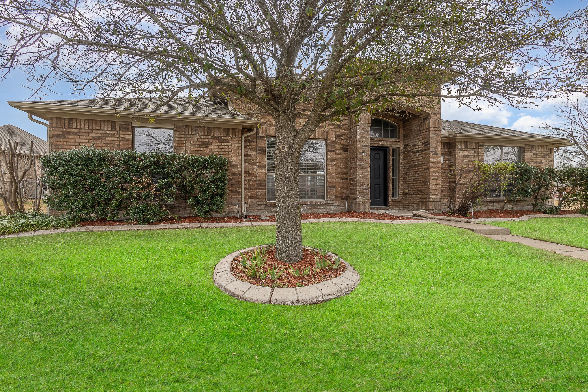 1200 Whispering Glen