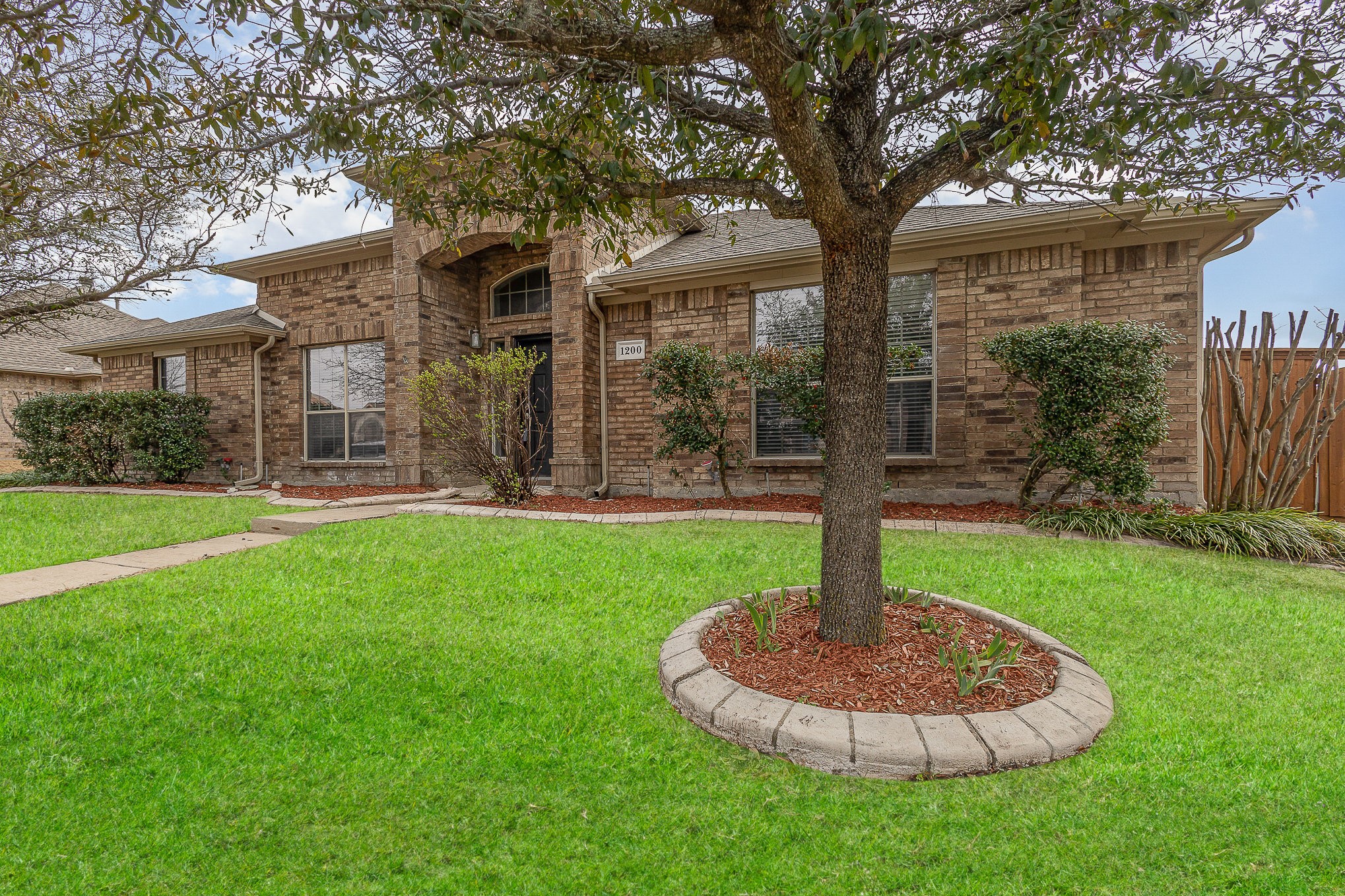 1200 Whispering Glen