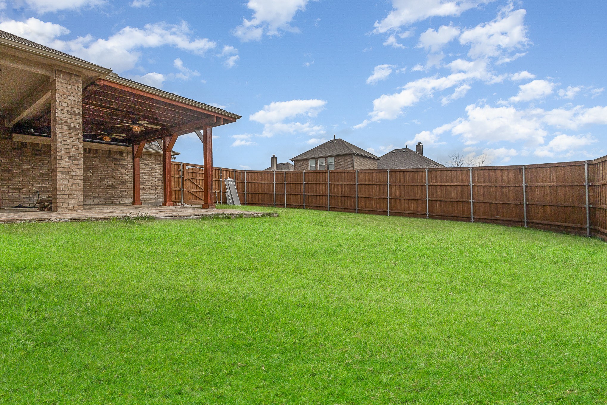 1200 Whispering Glen