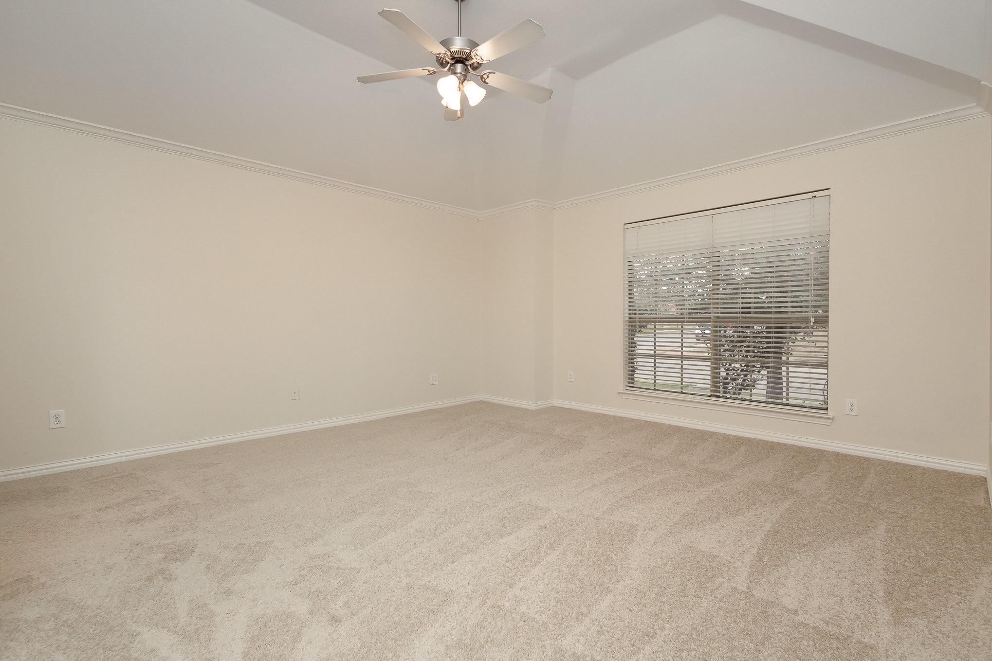 1200 Whispering Glen