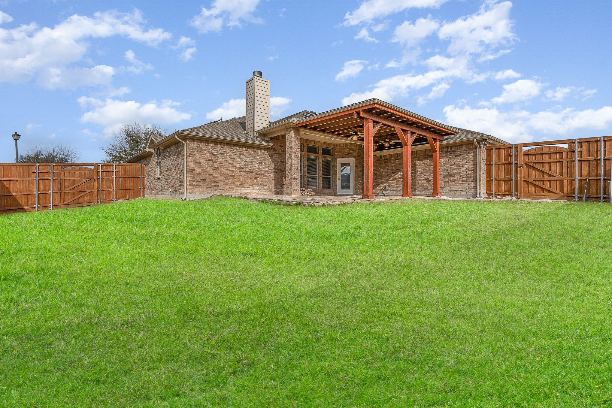 1200 Whispering Glen