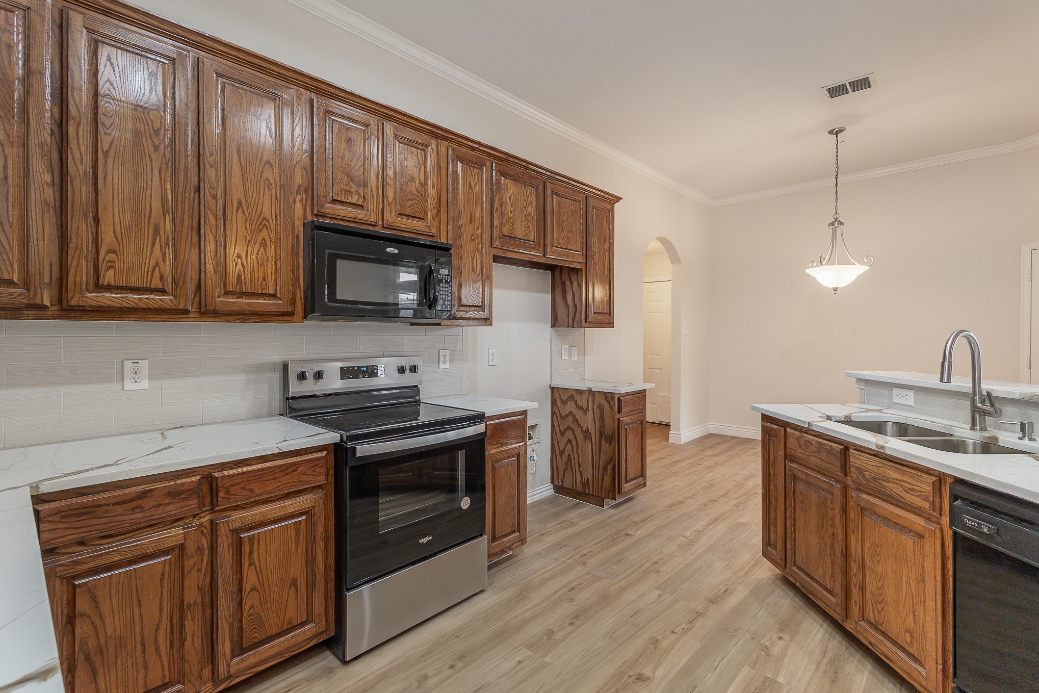 1200 Whispering Glen