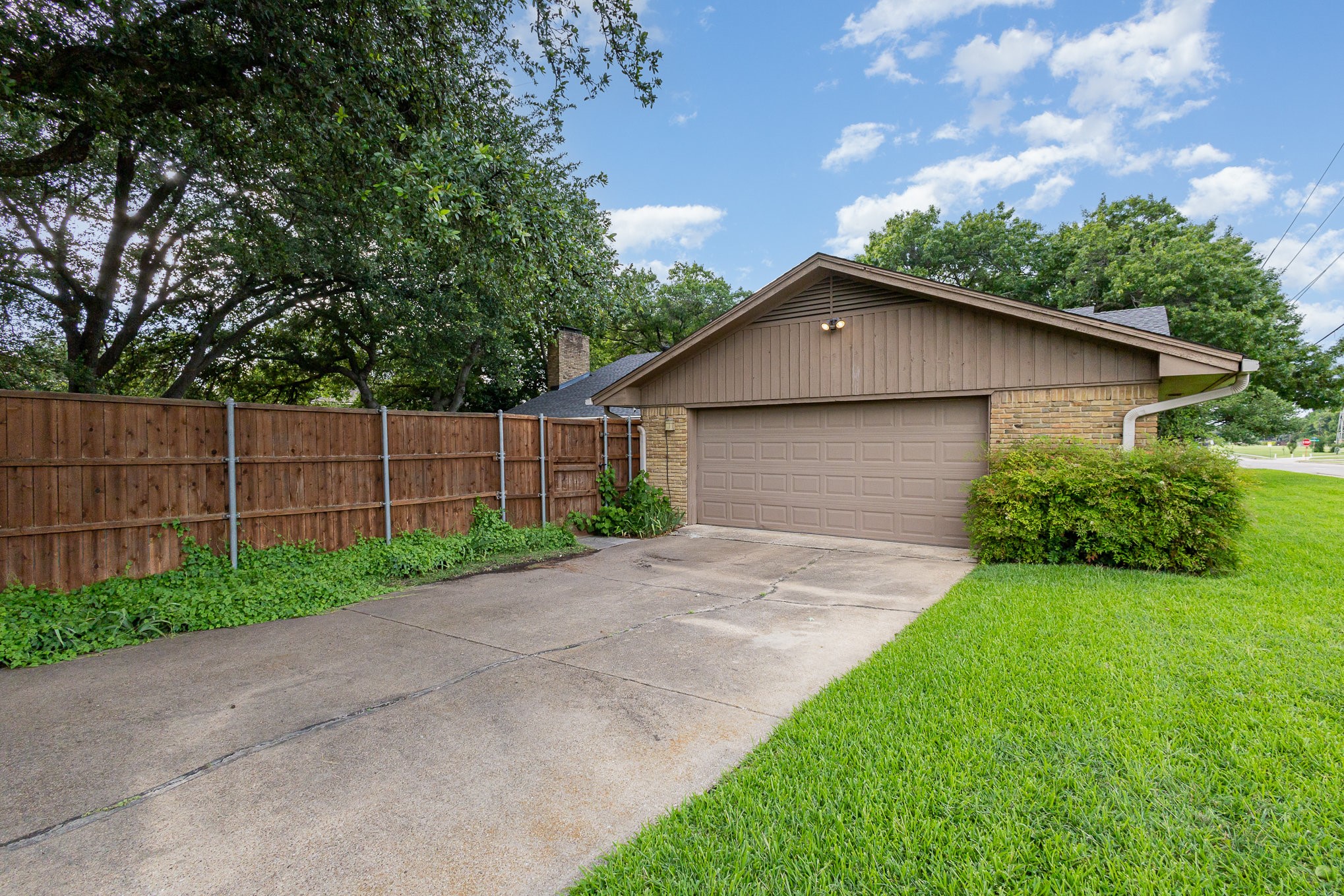 15105 Meandering Place