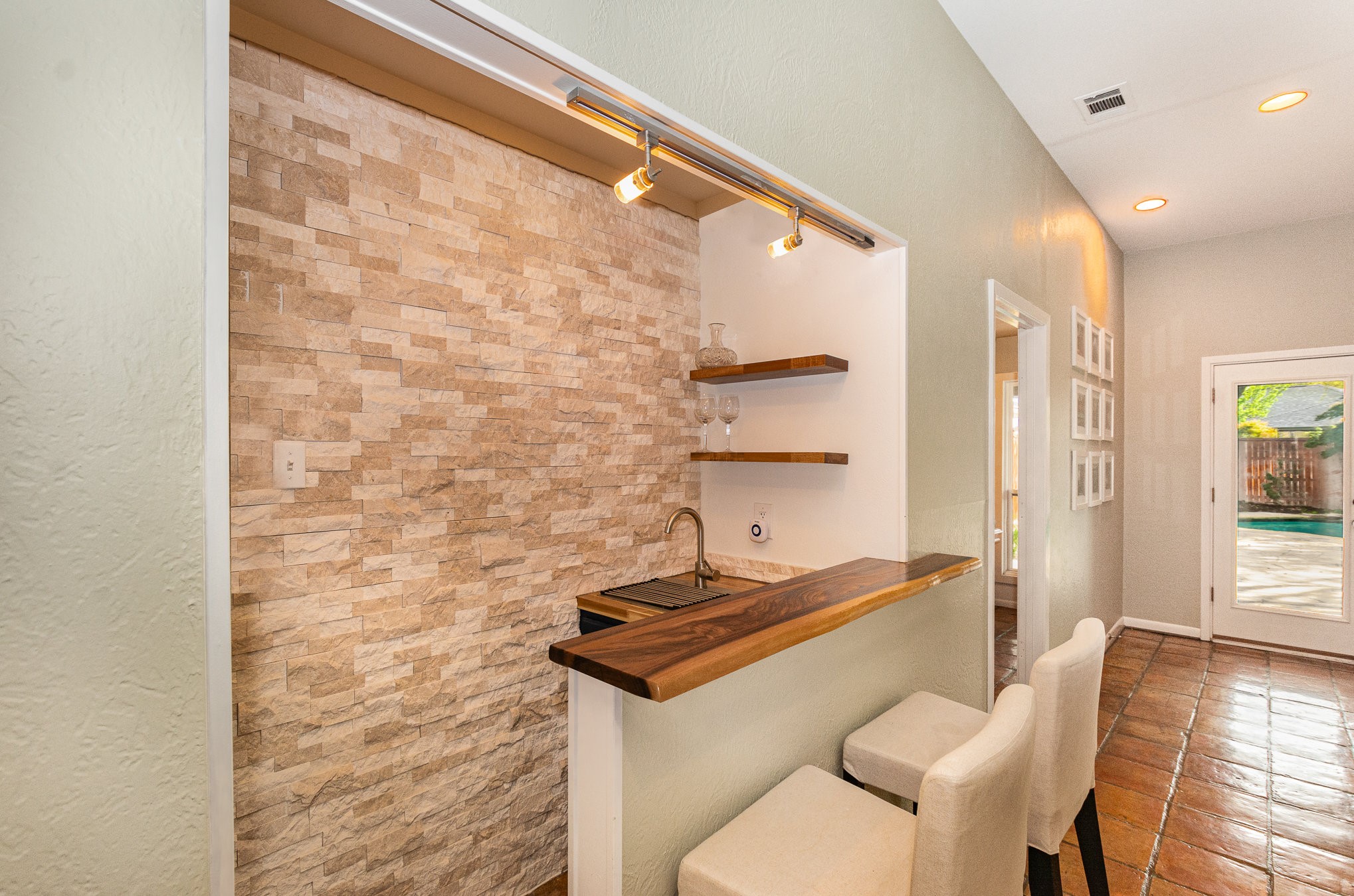 15105 Meandering Place