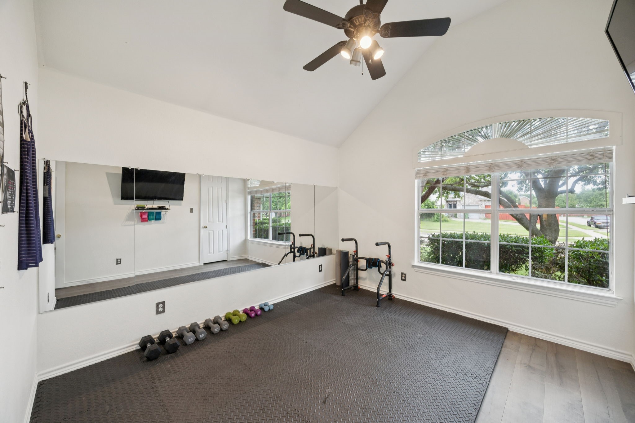 945 Brentwood Drive