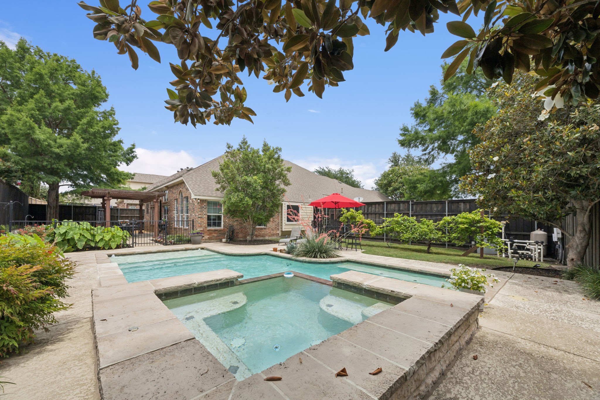 945 Brentwood Drive