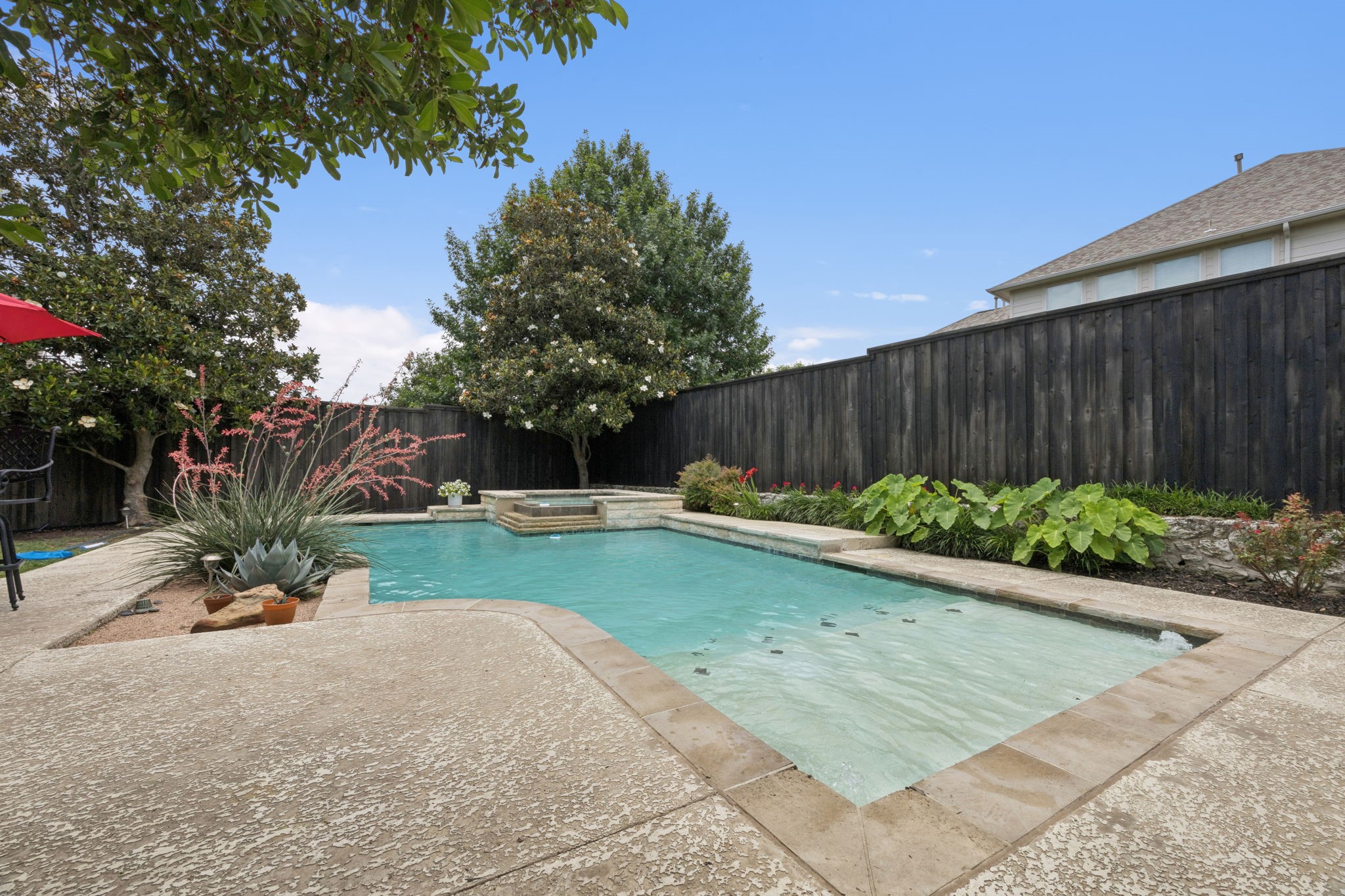 945 Brentwood Drive