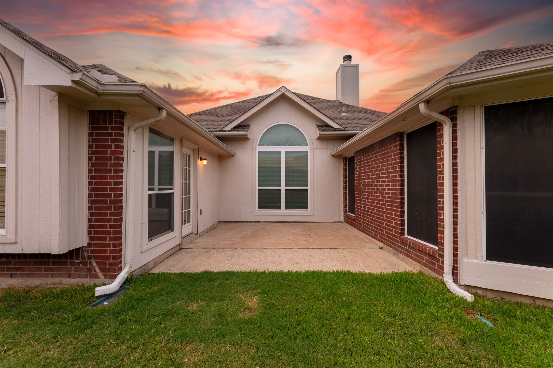 2401 Creekhaven Drive