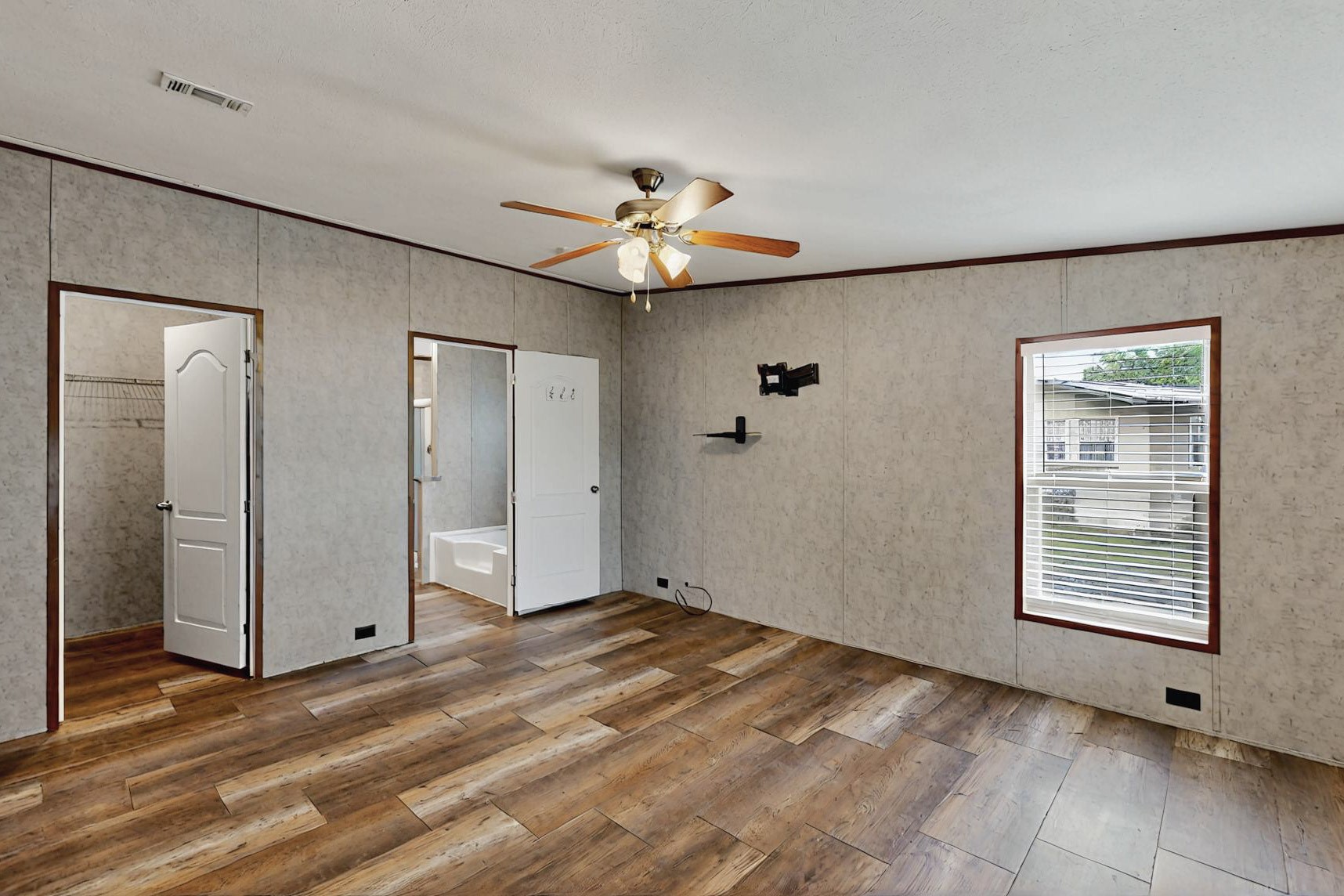 10911 Private Road 3746 Y