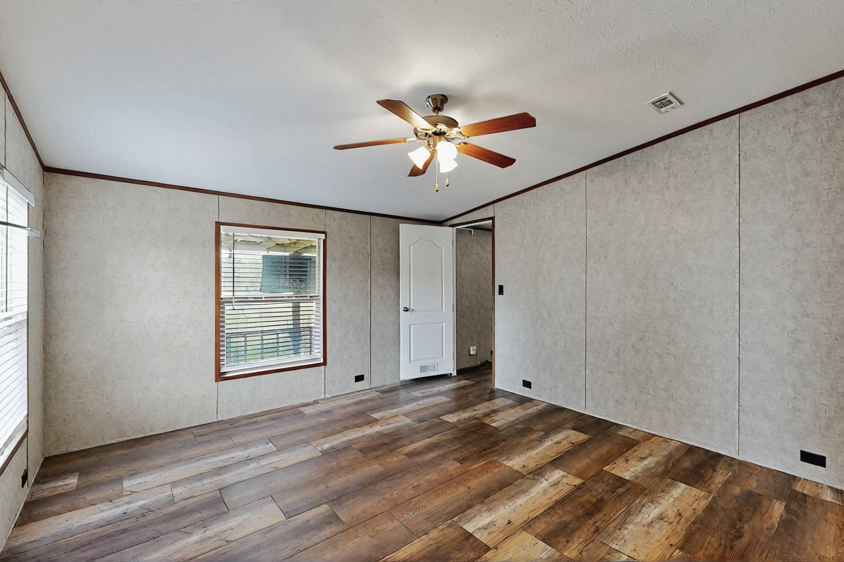 10911 Private Road 3746 Y