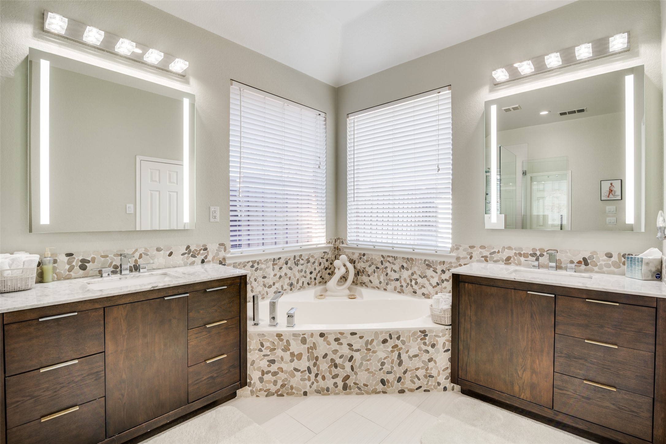 502 Covey Trail