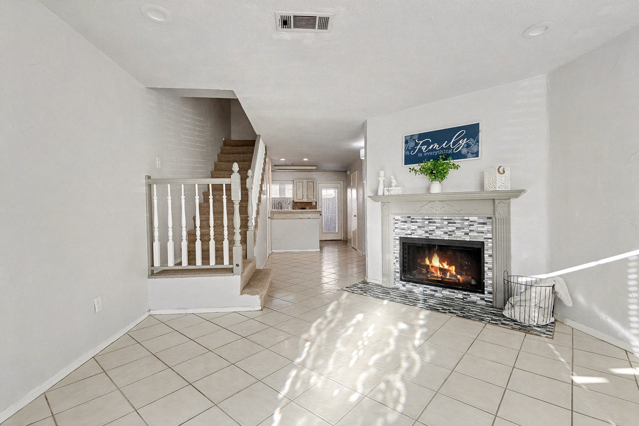 617 Carriagehouse Lane 3E