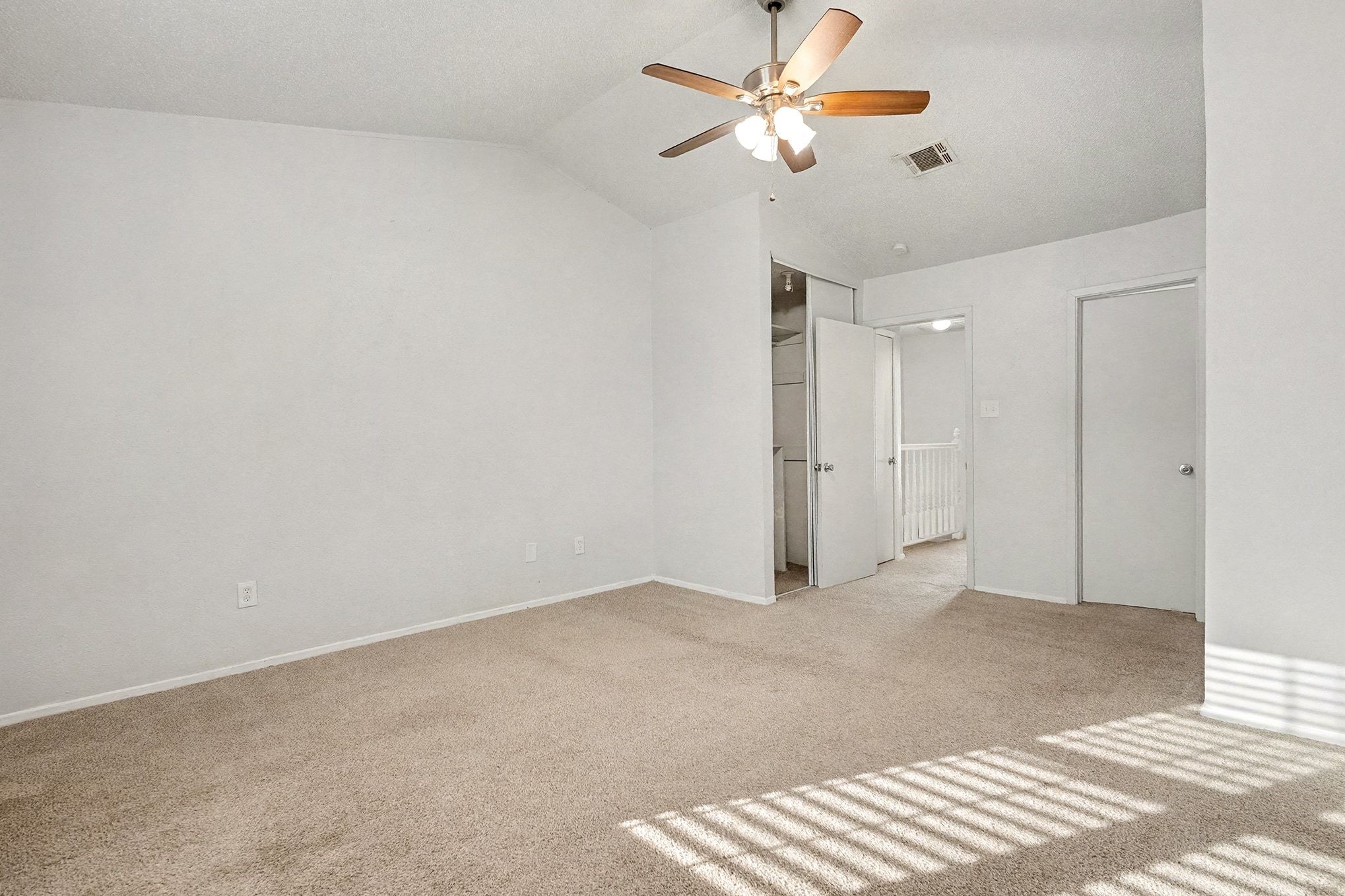 617 Carriagehouse Lane 3E