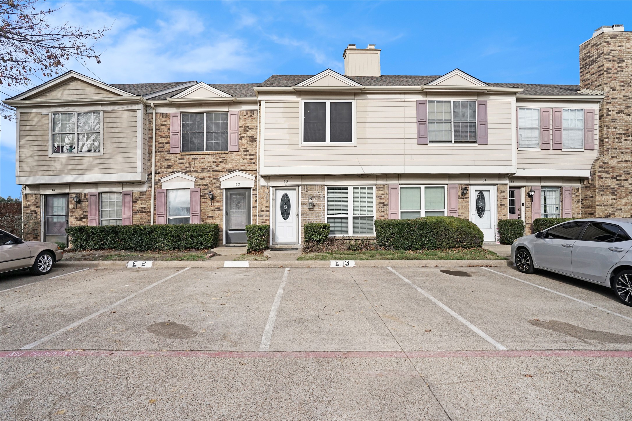 617 Carriagehouse Lane 3E