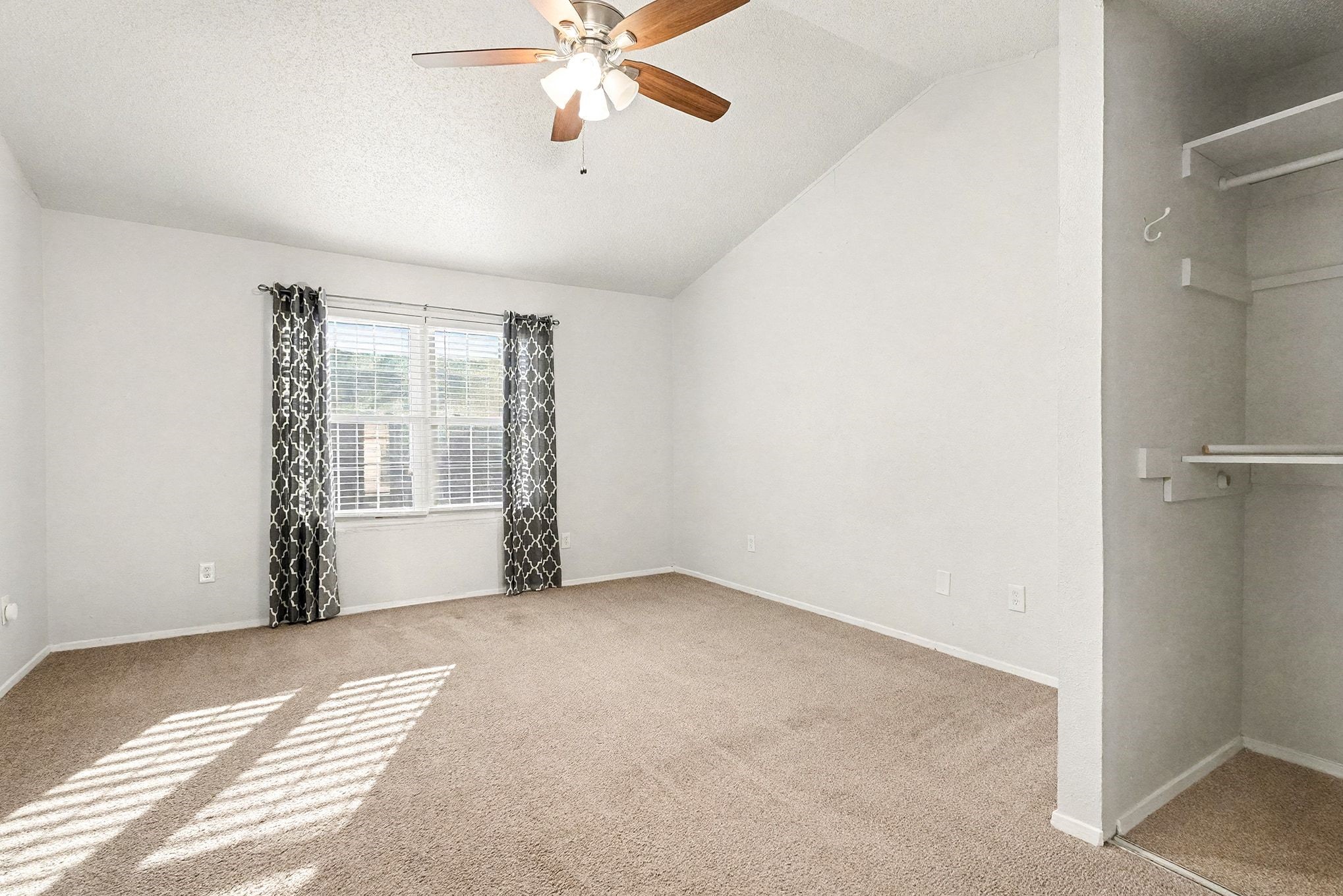 617 Carriagehouse Lane 3E