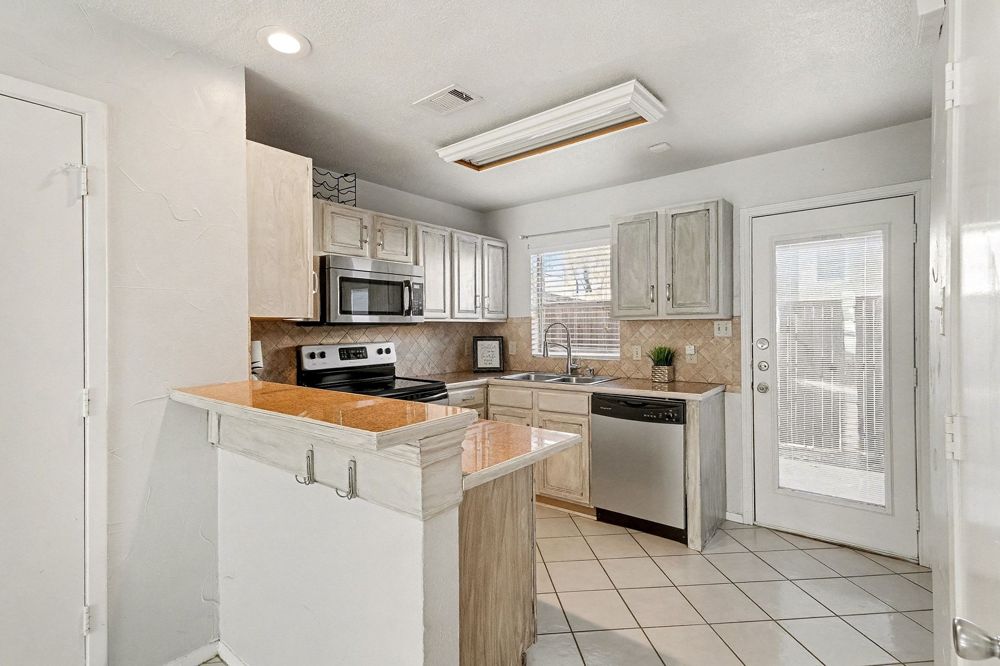 617 Carriagehouse Lane 3E