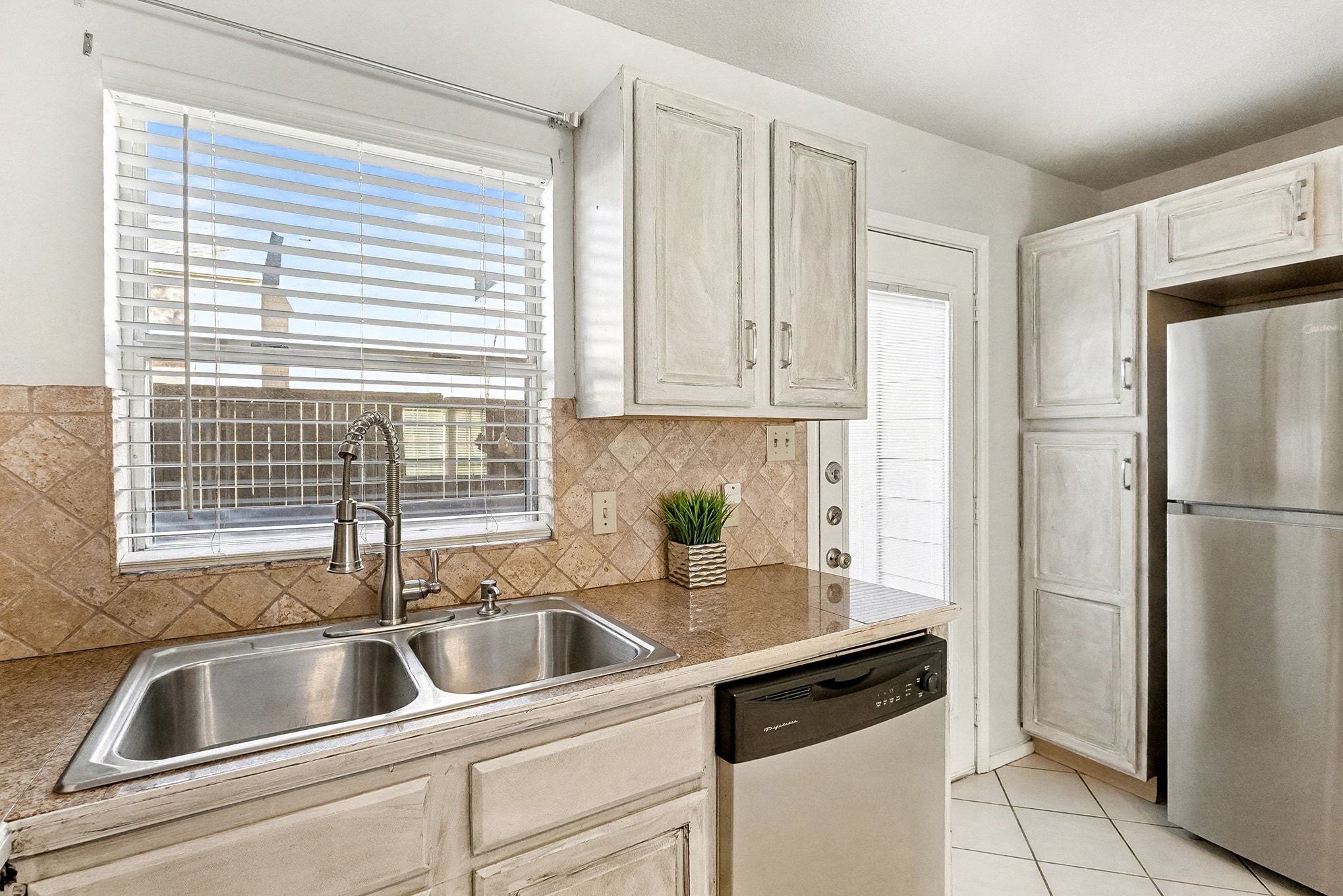 617 Carriagehouse Lane 3E