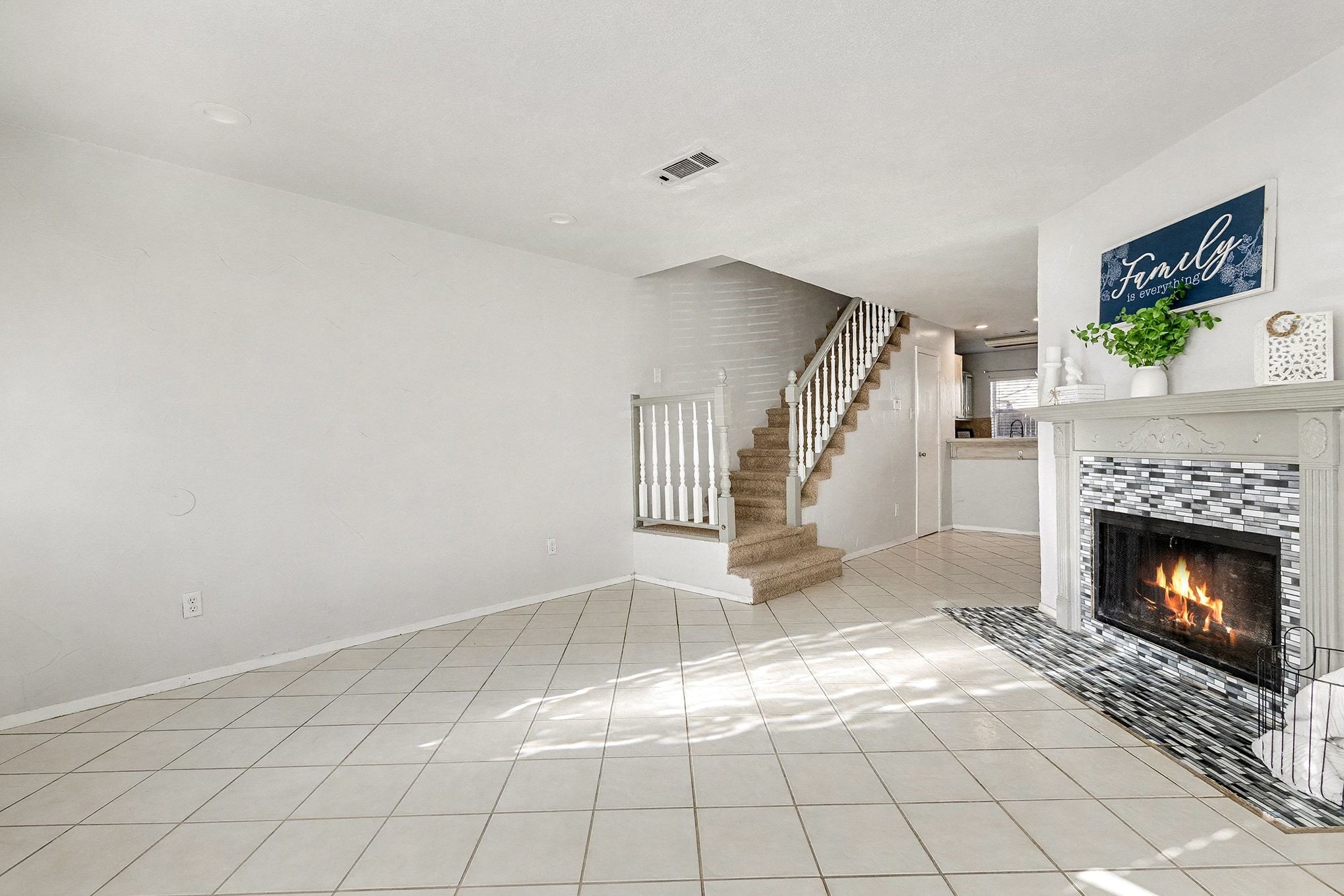 617 Carriagehouse Lane 3E