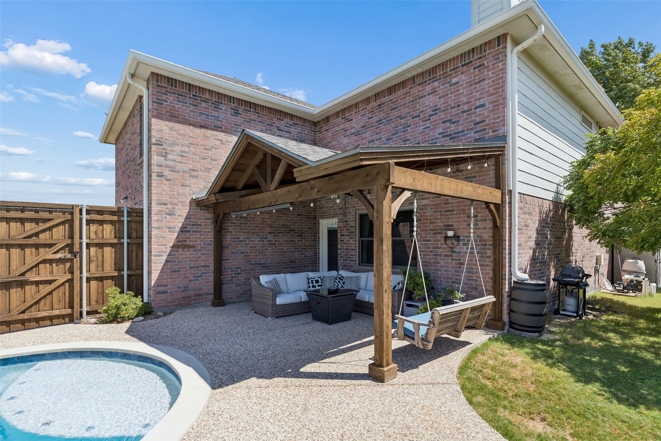 2903 Meadow Bluff Drive