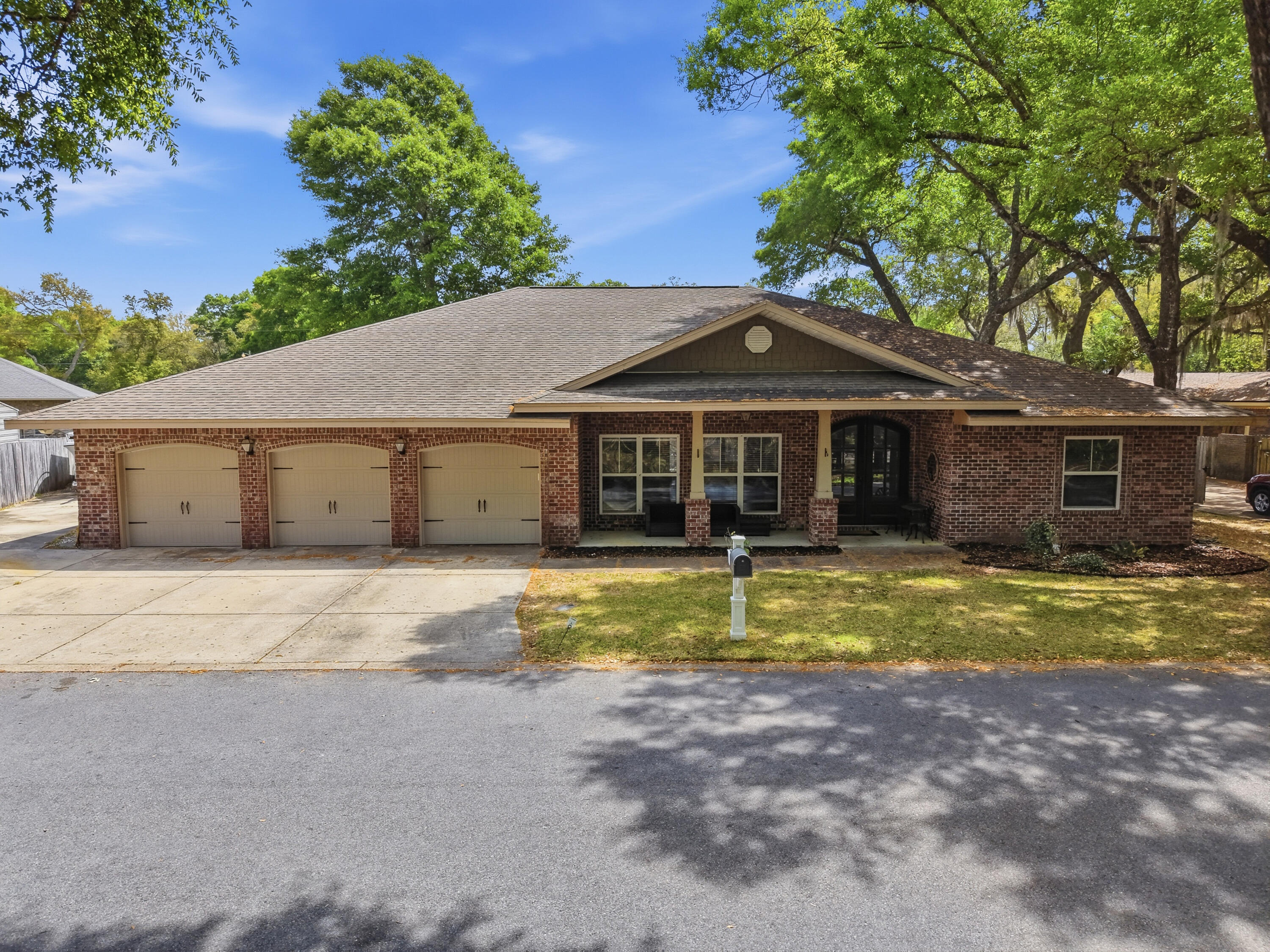 1223 Twin Bay Drive