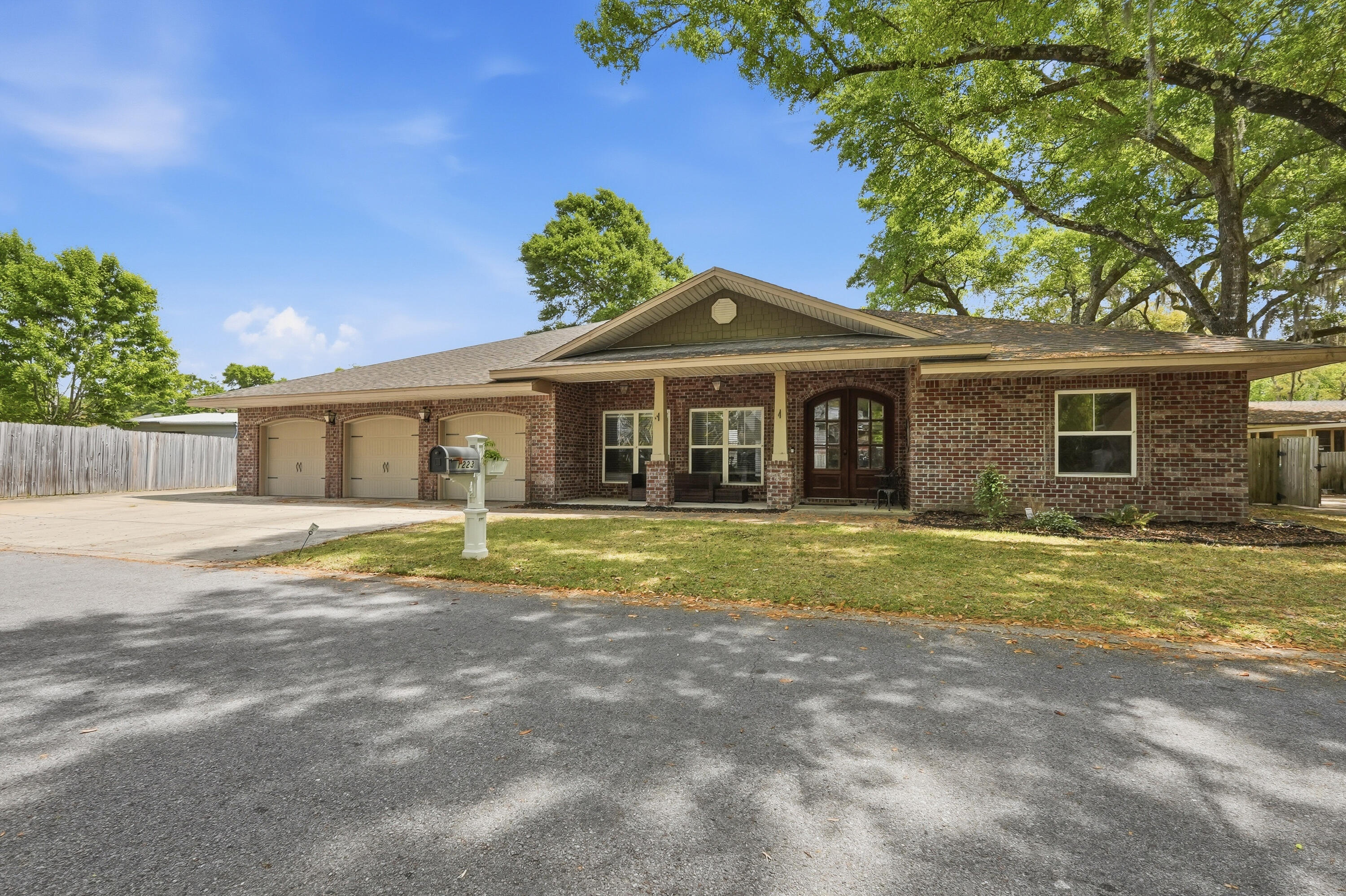 1223 Twin Bay Drive
