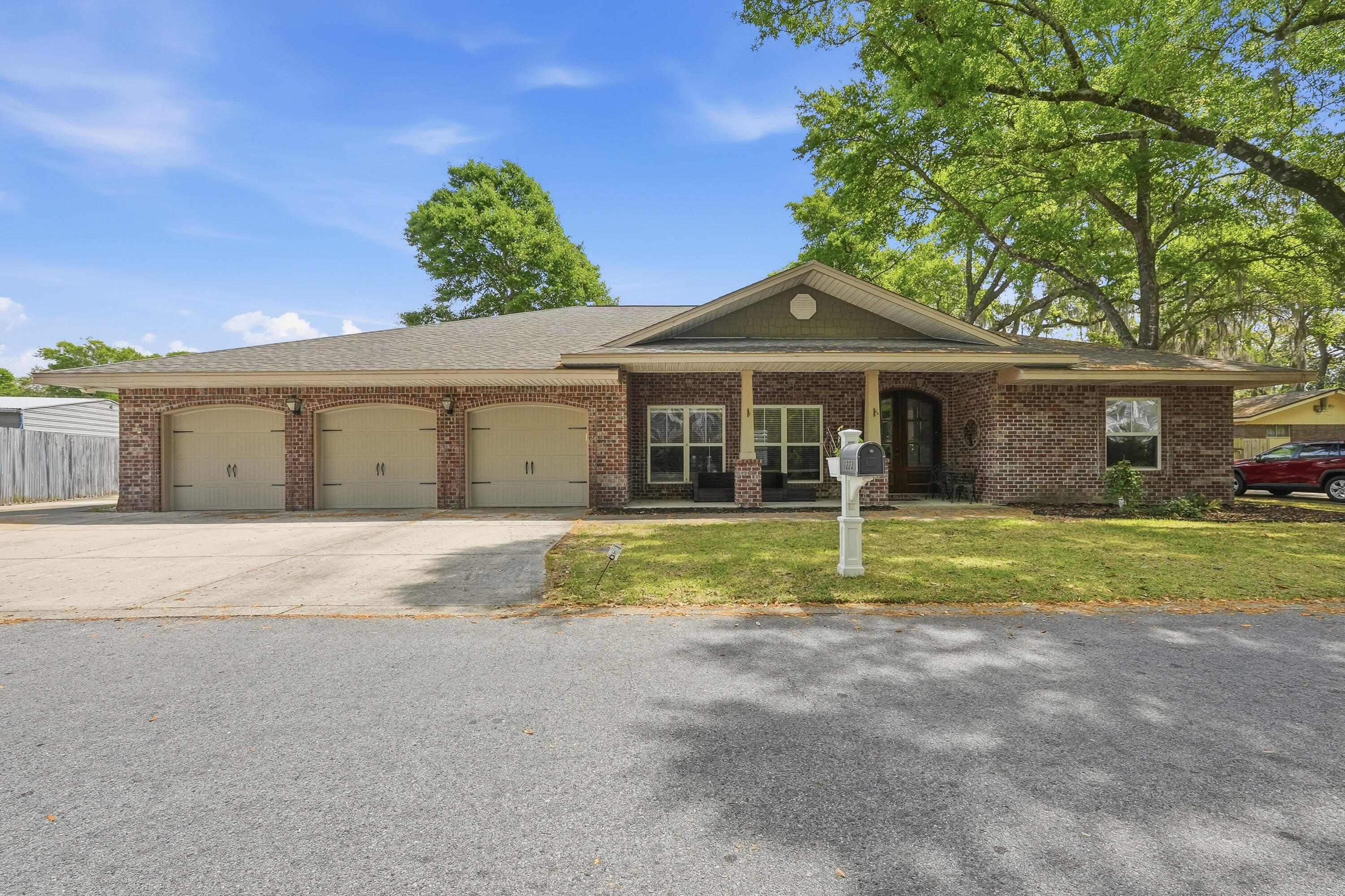 1223 Twin Bay Drive
